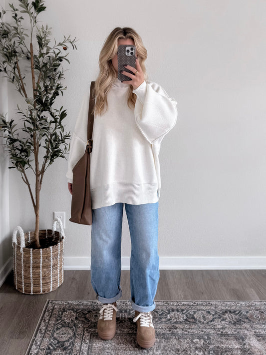 Comfort Ribbed Oversized Sweater / White