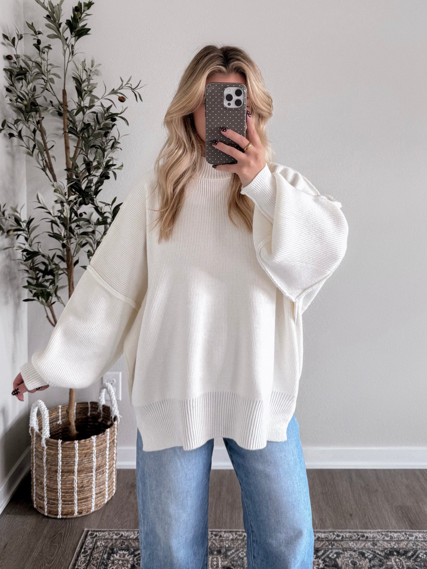 Comfort Ribbed Oversized Sweater / White