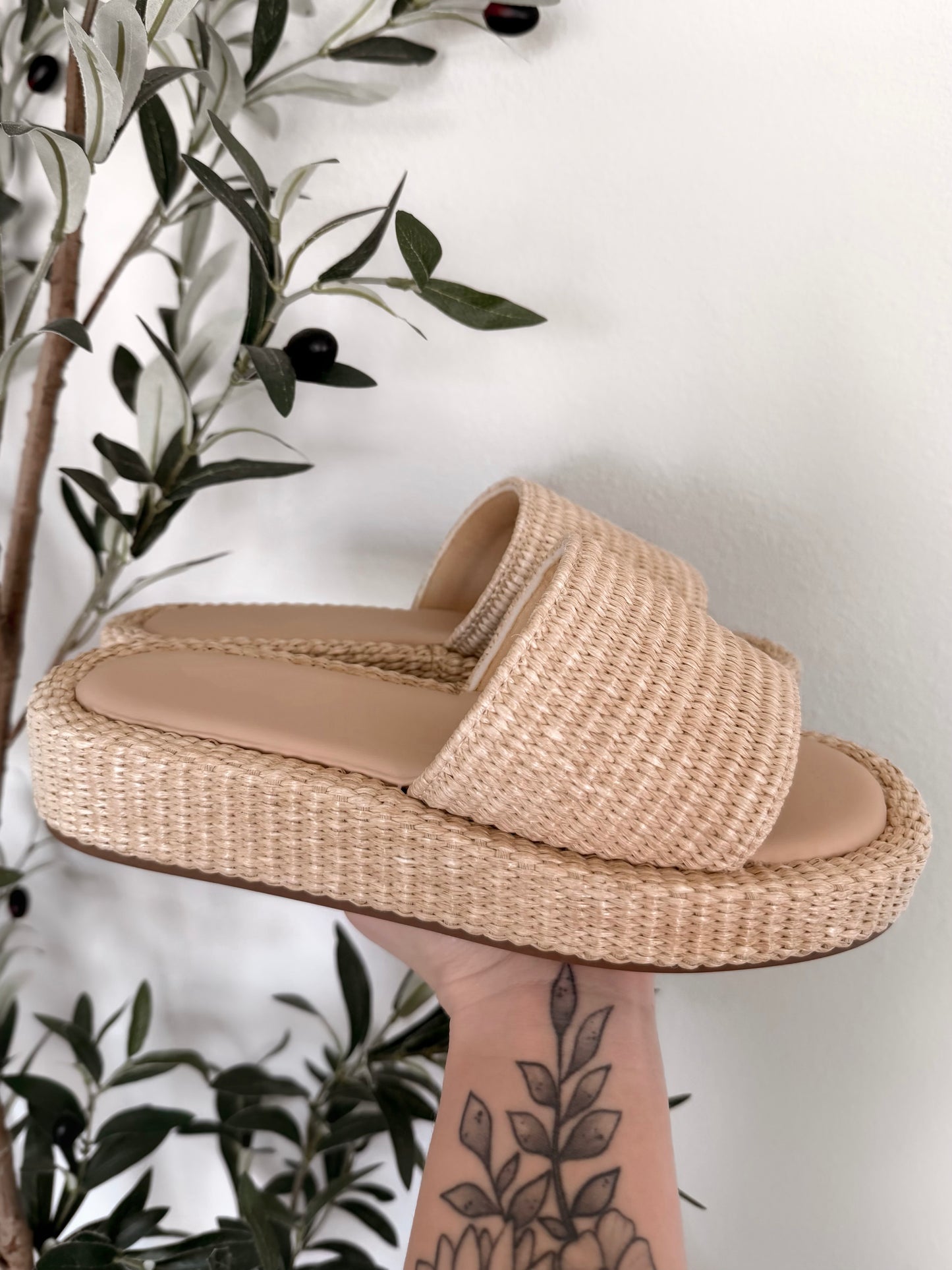 Raya Raffia Sandal