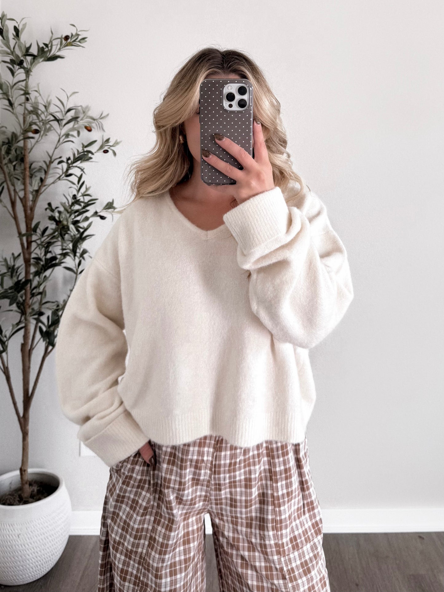 Soft Classic Knit Sweater / Cream
