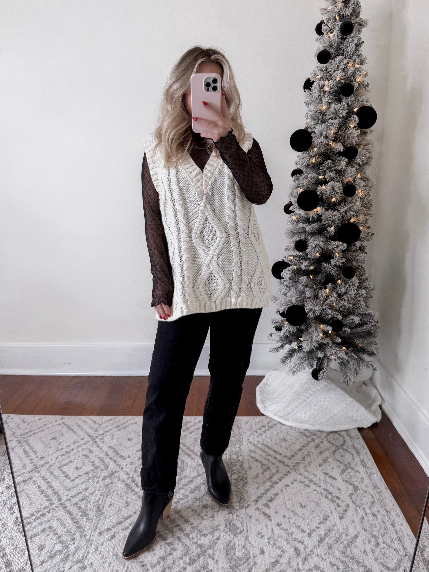 Claus Cable Knit Sweater Vest / Cream