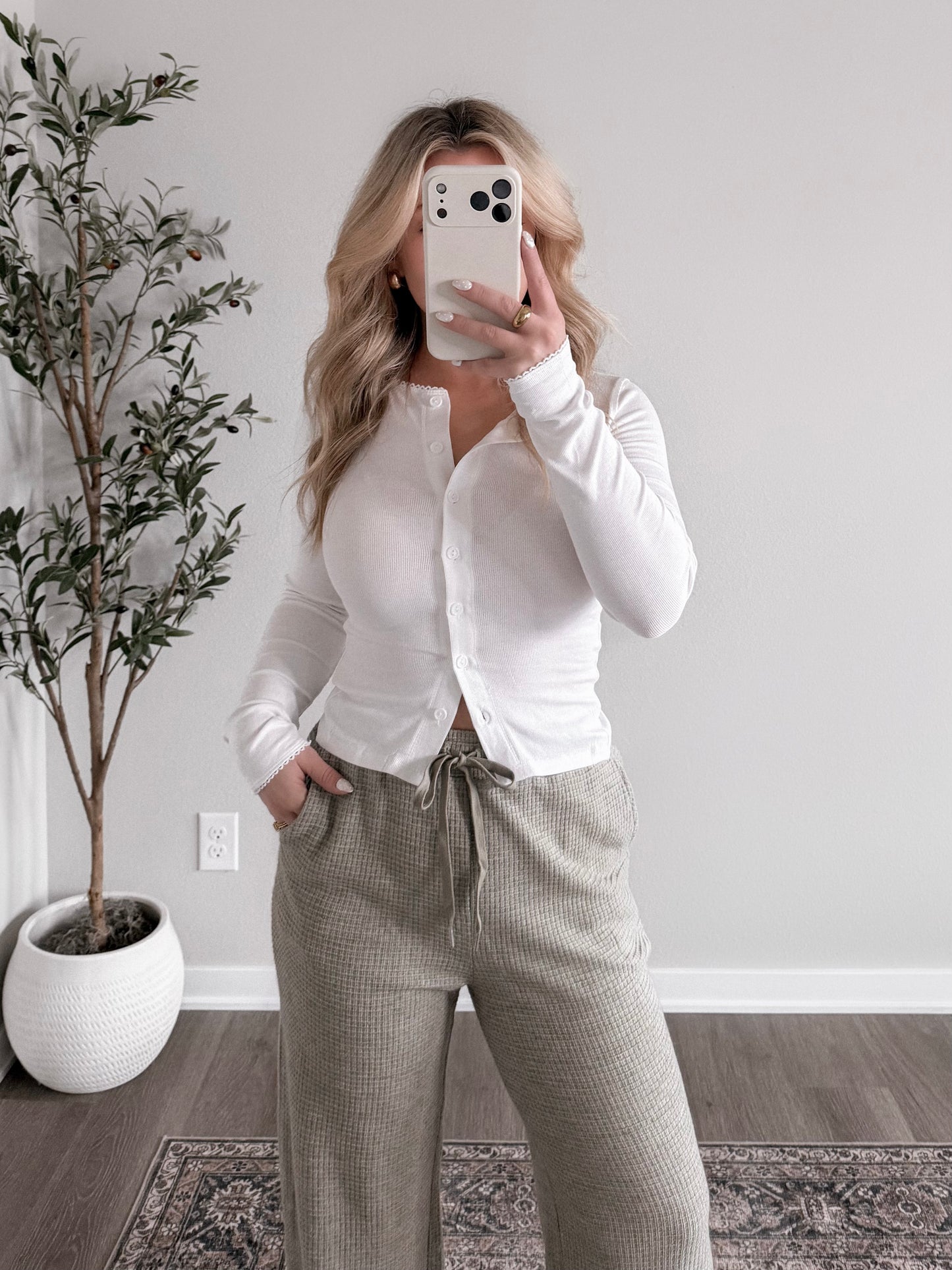 Simple Button Top / White