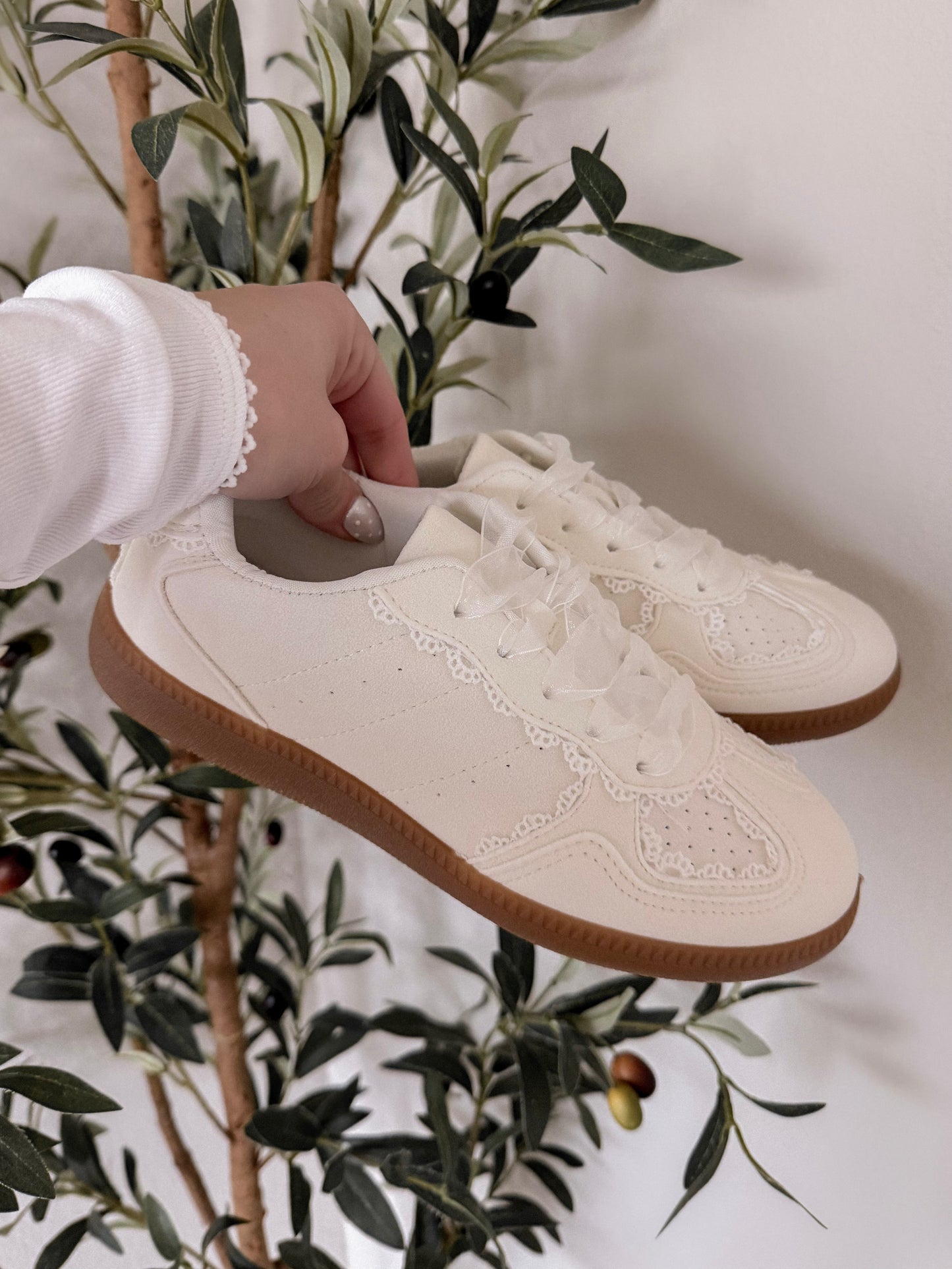 Winnie Lace Sneaker(Restocking 1.19)