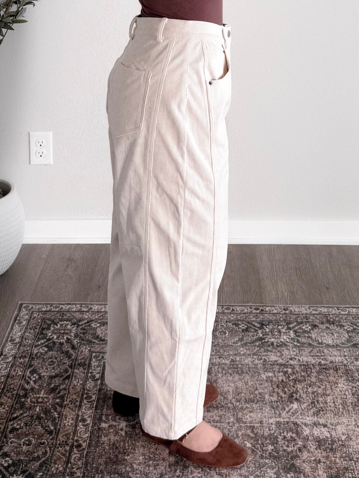 Summit Corduroy Barrel Pant / Cream