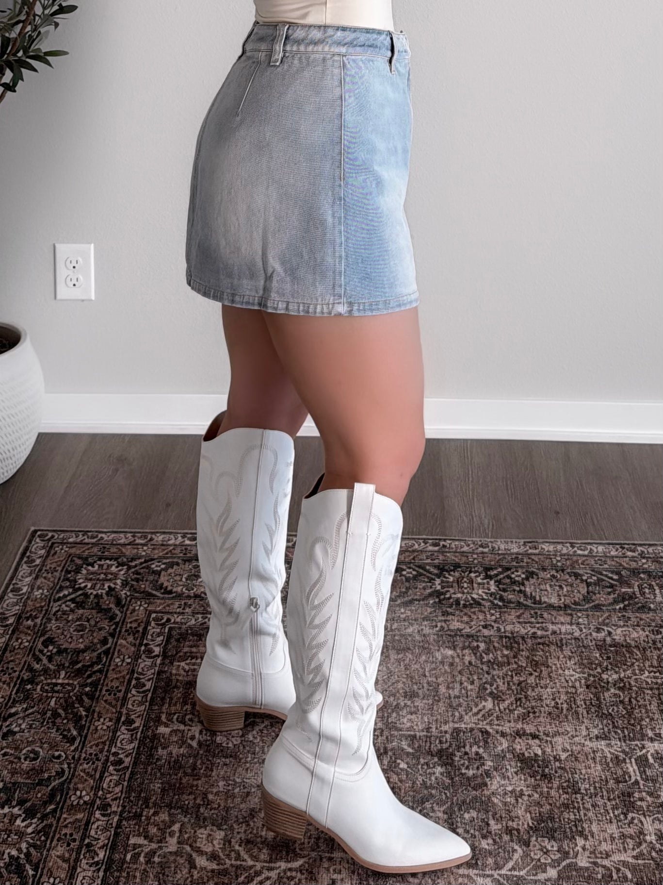 Elle Denim Skort / Light Wash