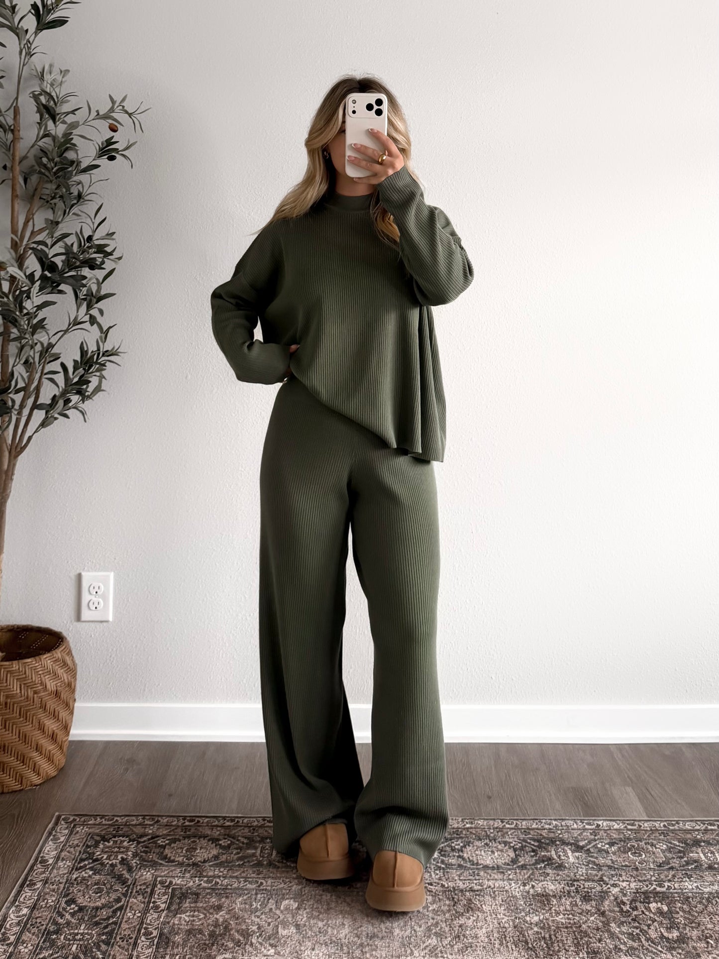 Stay Awhile Ribbed Pant Set / Olive (PREORDER EST SHIP 10.6)