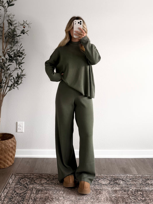 Stay Awhile Ribbed Pant Set / Olive (PREORDER: EST SHIP 8.31)