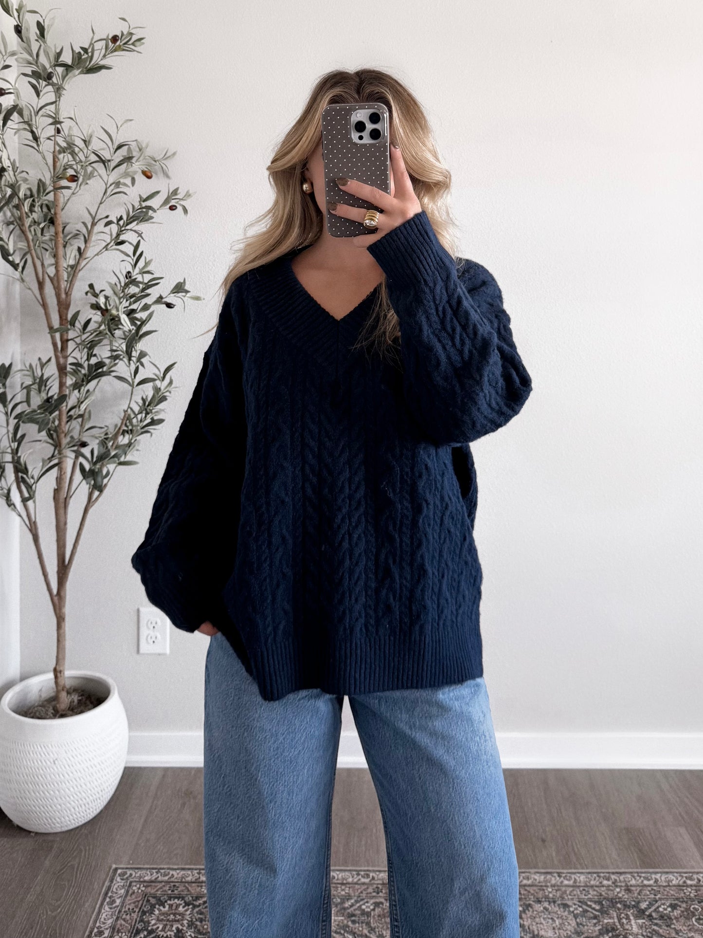 Classical Cable Knit Sweater / Navy (PREORDER: EST SHIP 11.30)
