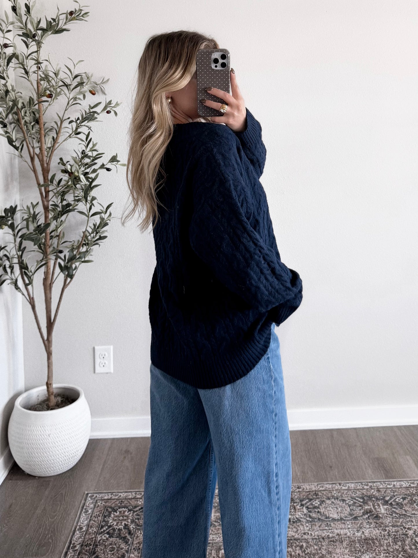 Classical Cable Knit Sweater / Navy (PREORDER: EST SHIP 11.30)