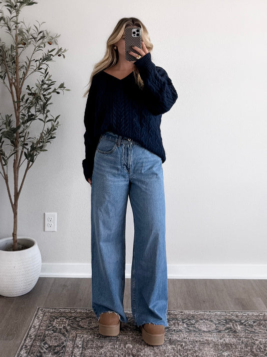 Classical Cable Knit Sweater / Navy (PREORDER: EST SHIP 11.30)