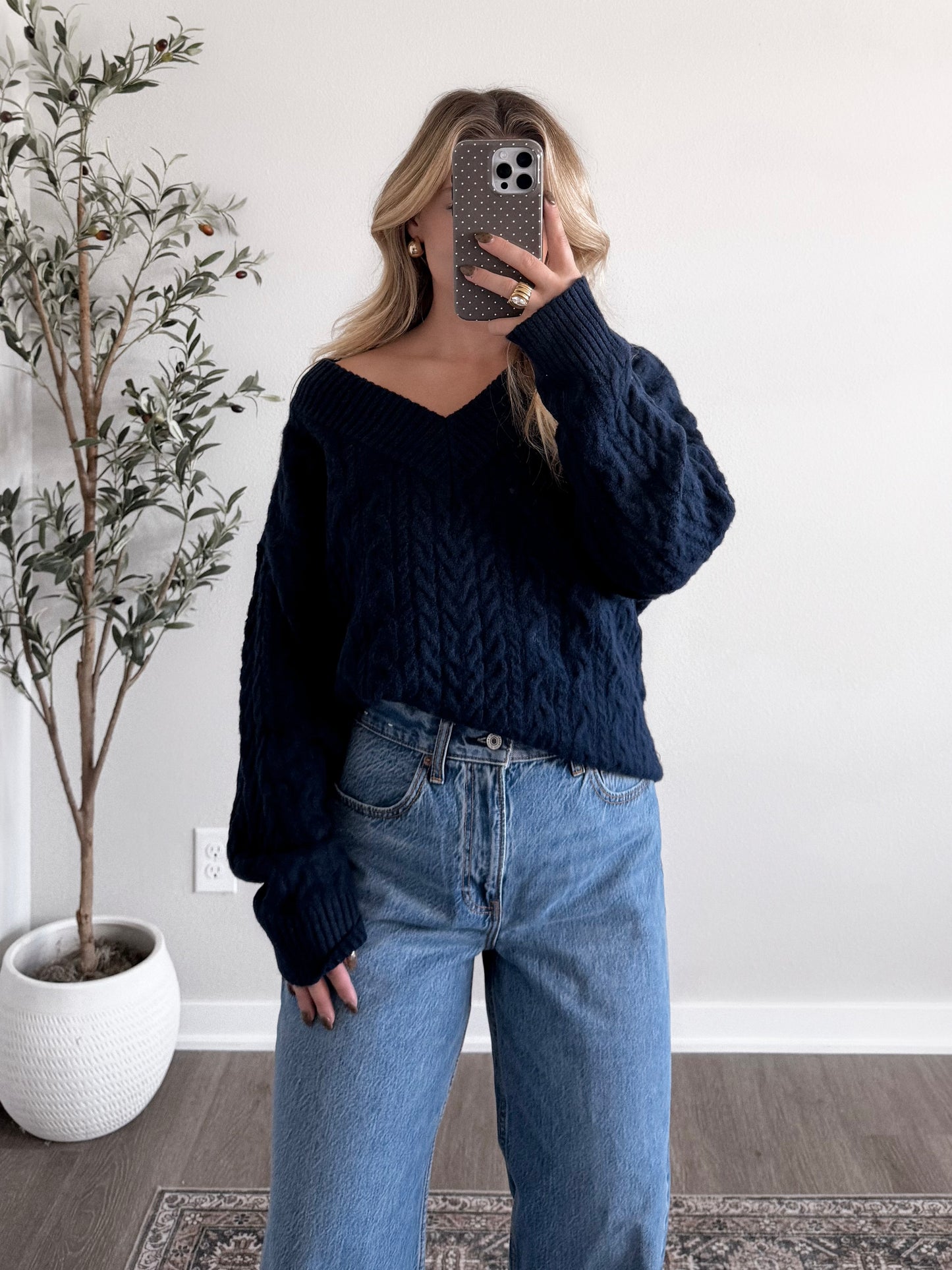 Classical Cable Knit Sweater / Navy (PREORDER: EST SHIP 11.30)