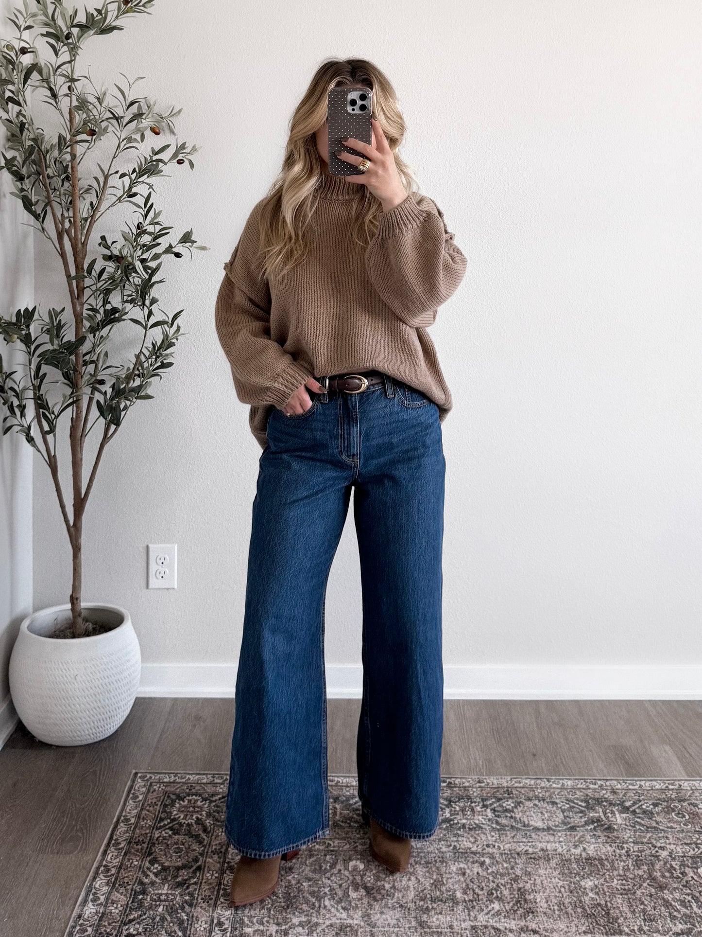 Winter Essential Knit Sweater / Taupe