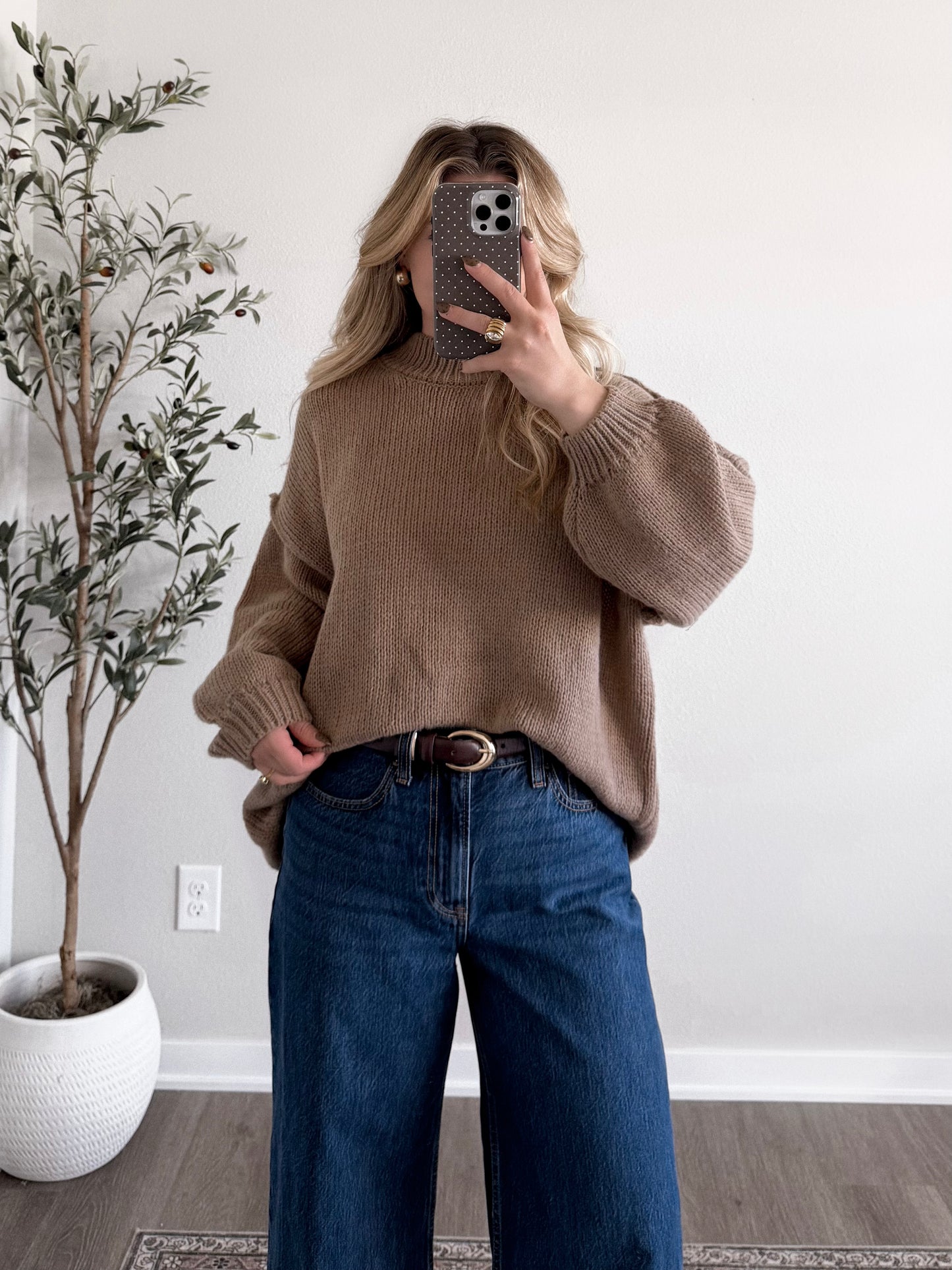 Winter Essential Knit Sweater / Taupe