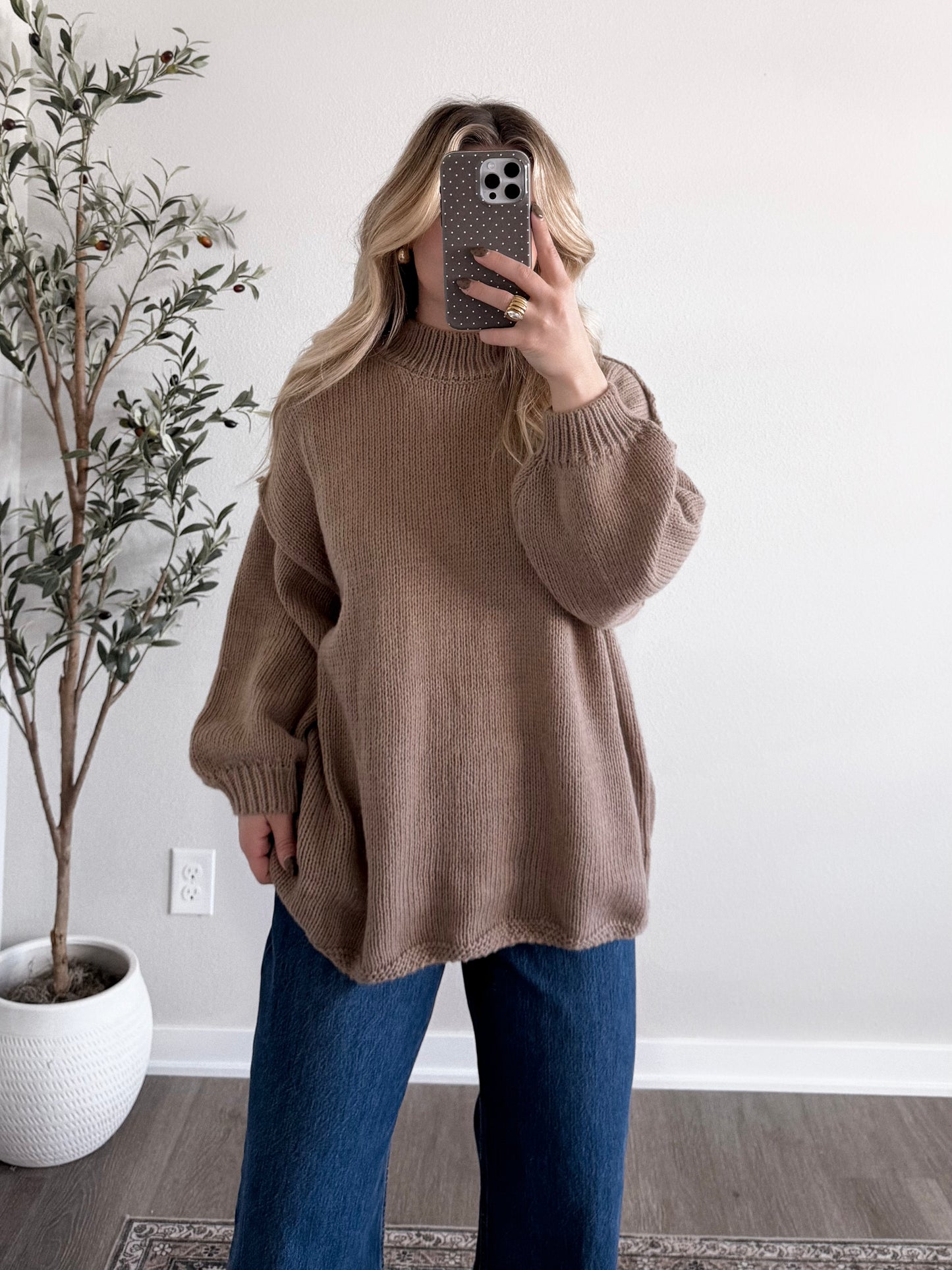 Winter Essential Knit Sweater / Taupe