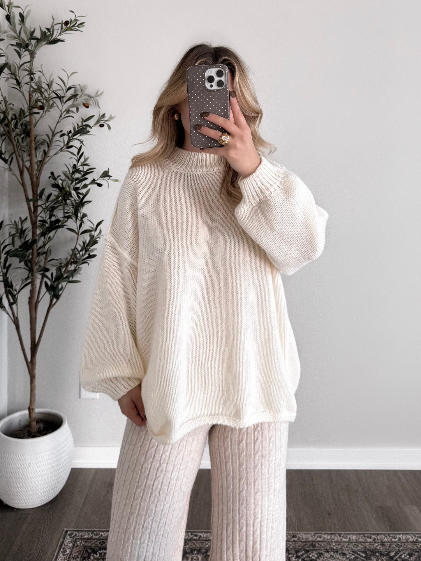 Winter Essential Knit Sweater / Cream