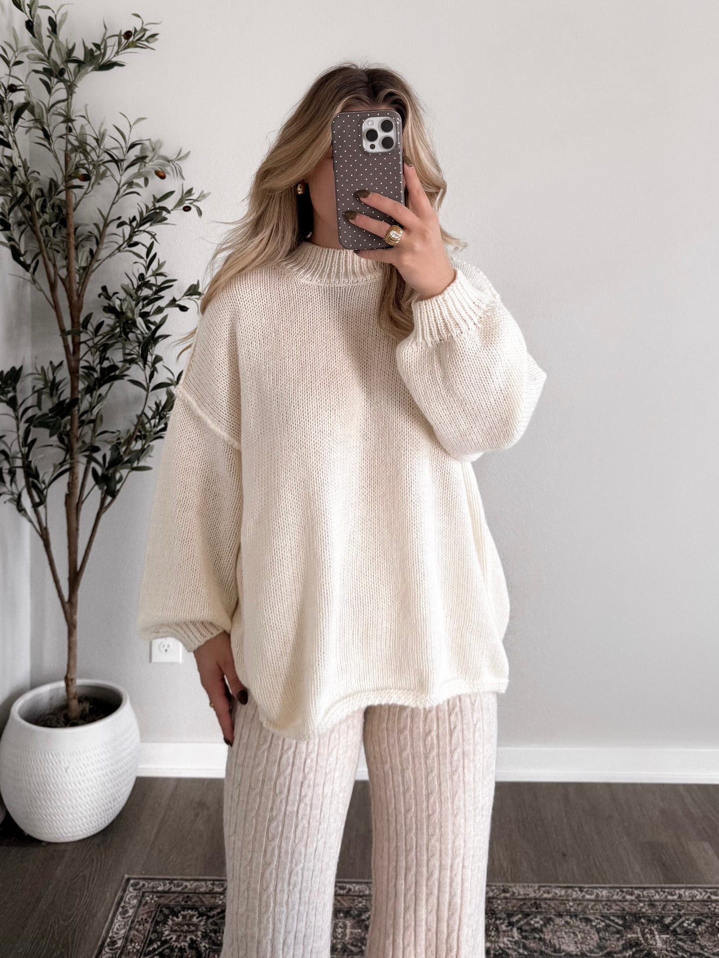 Winter Essential Knit Sweater / Cream