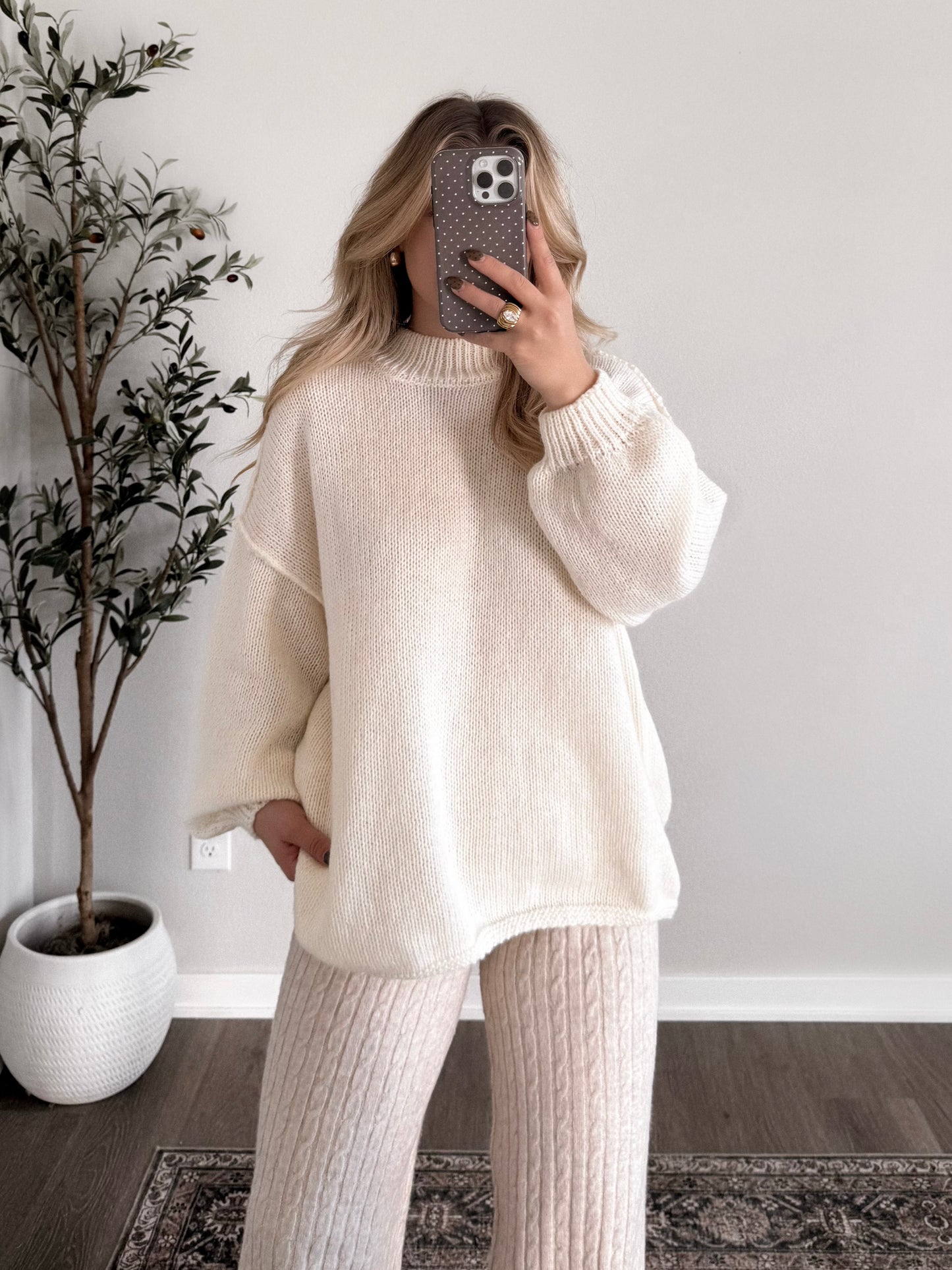 Winter Essential Knit Sweater / Cream