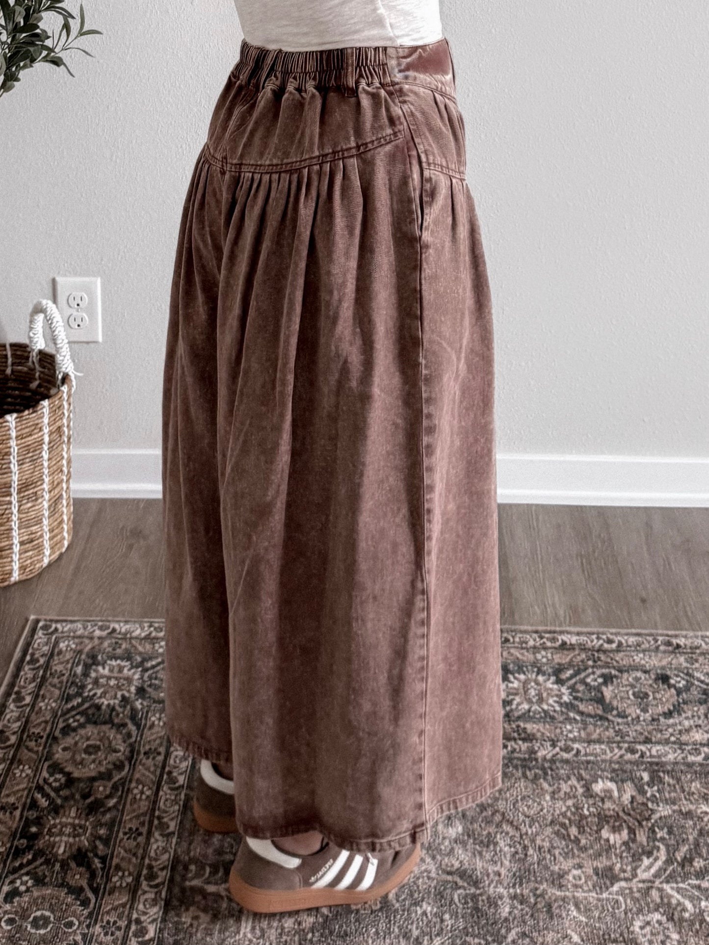 Sawyer High Rise Wide Leg Crop Pant / Brown (Short Friendly)