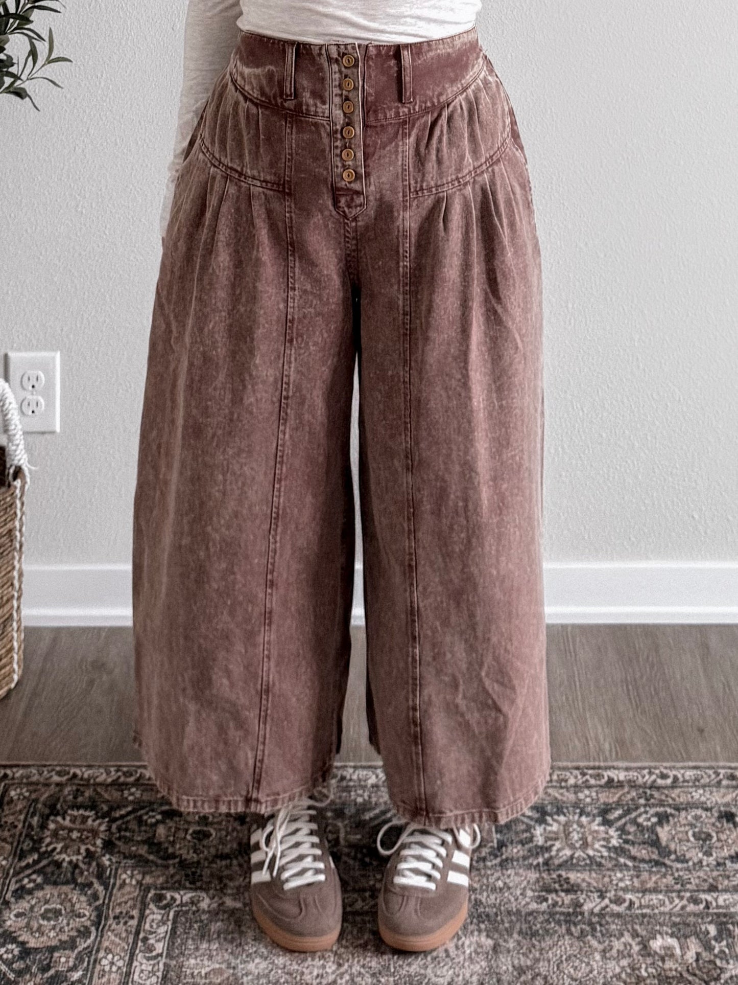 Sawyer High Rise Wide Leg Crop Pant / Brown (Short Friendly)