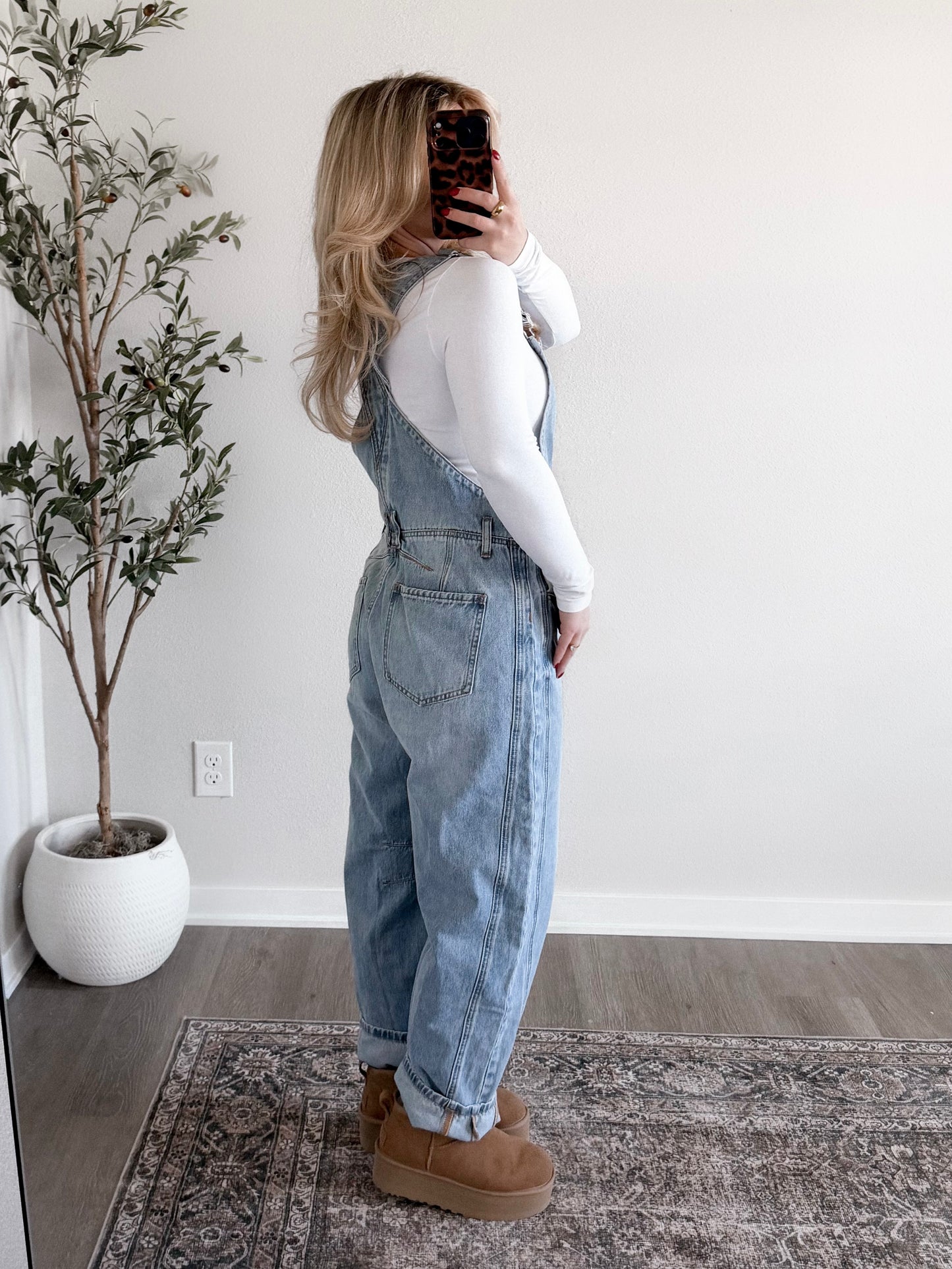 Outlook Denim Barrel Overalls / Light Wash