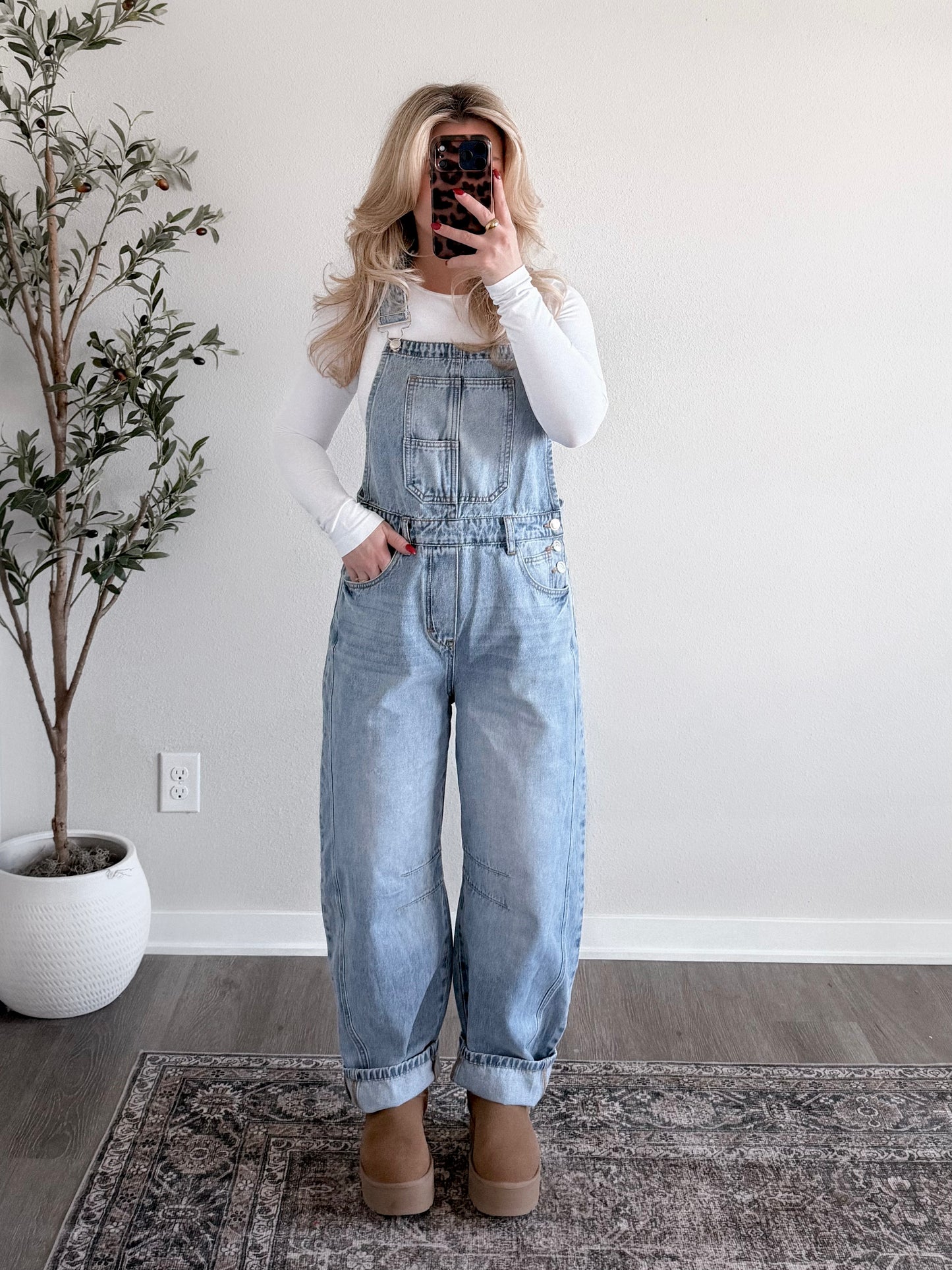 Outlook Denim Barrel Overalls / Light Wash