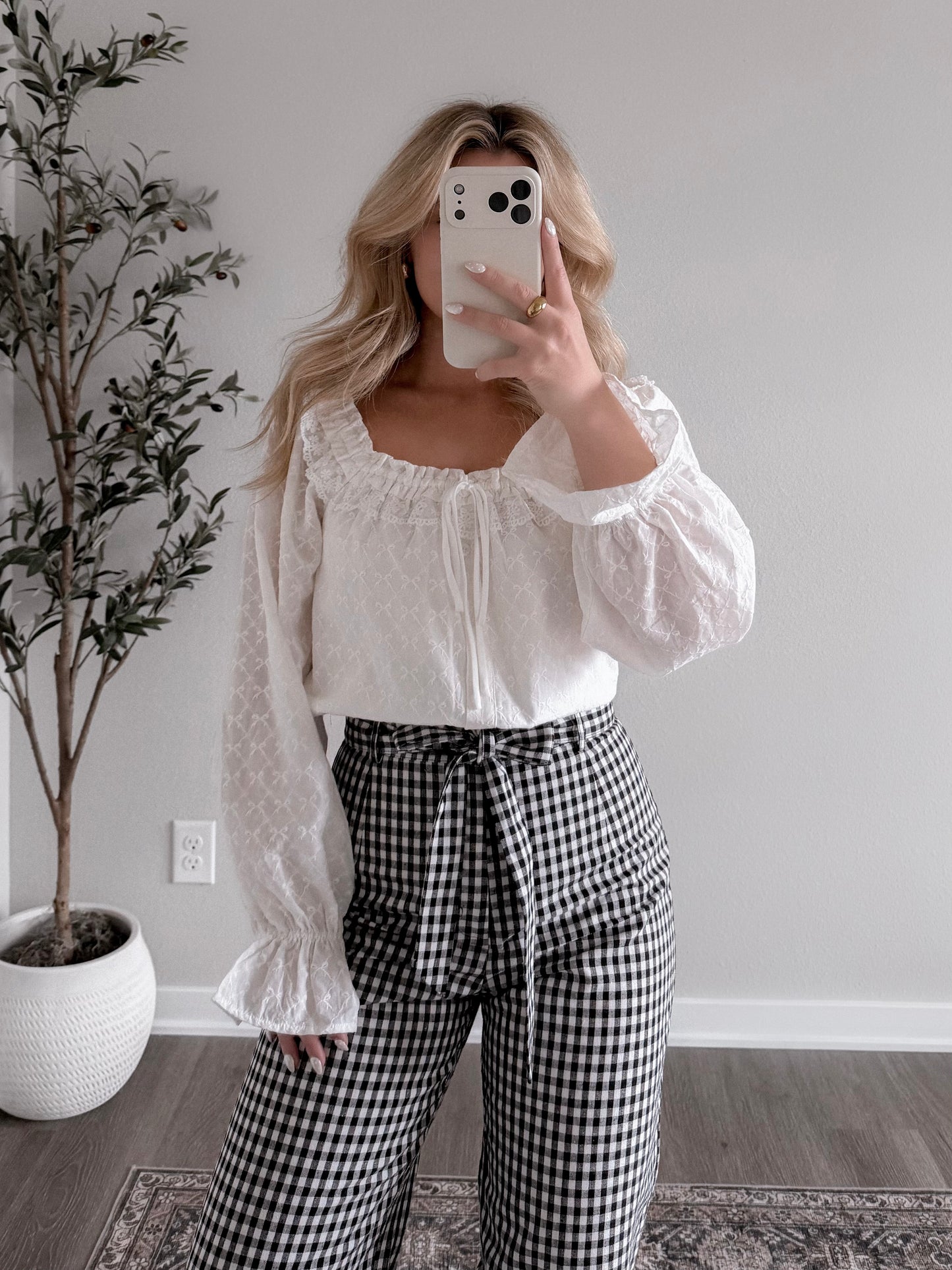 Mi Amour White Lace Top