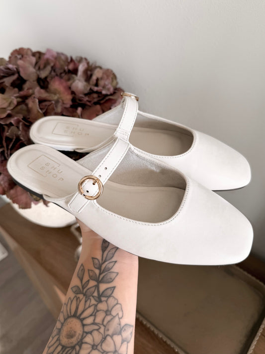 The Aidy Flat / White