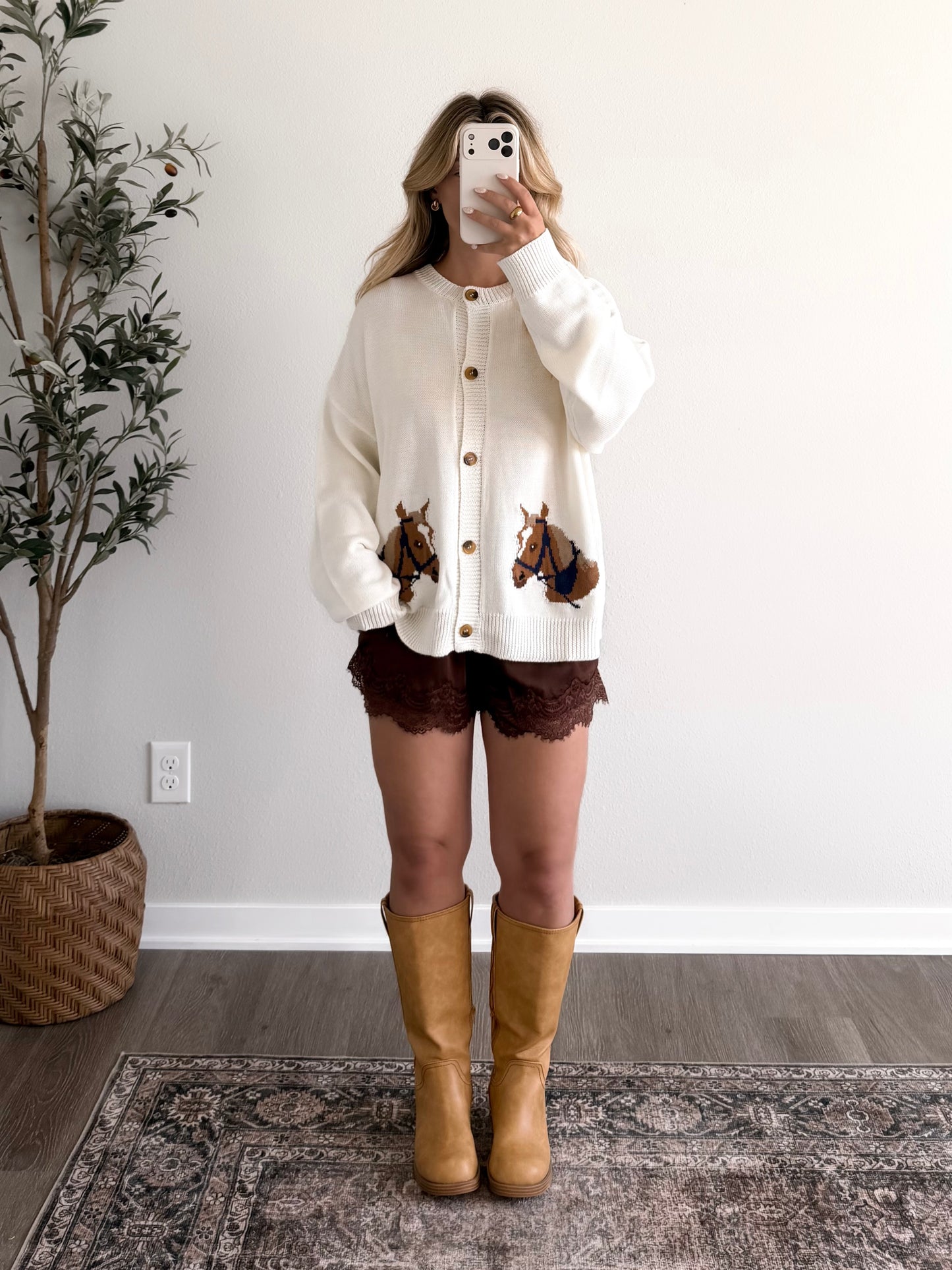 Cedar Satin Lace Shorts / Brown