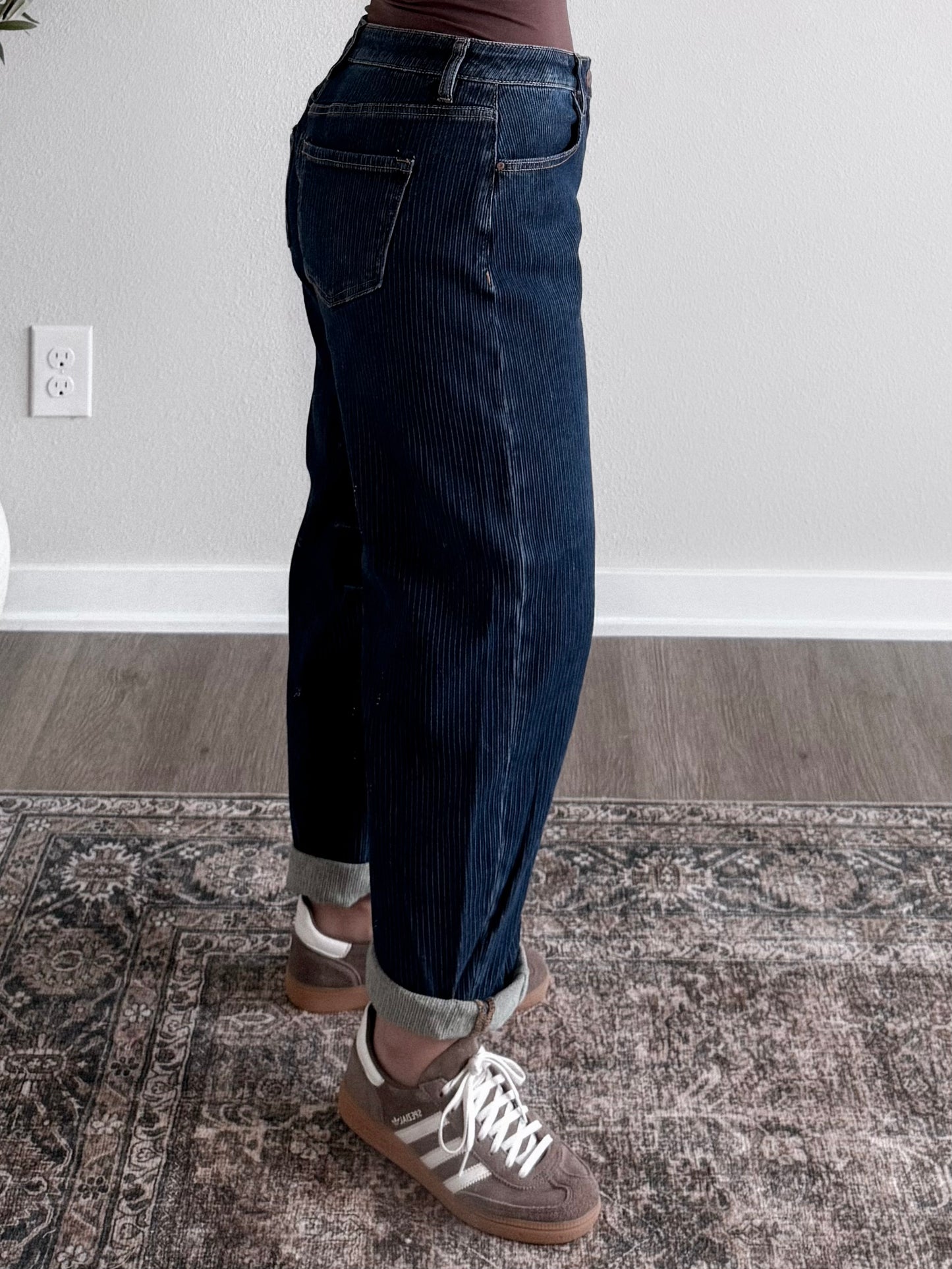 Scout Slouchy Barrel Jeans / Dark Wash