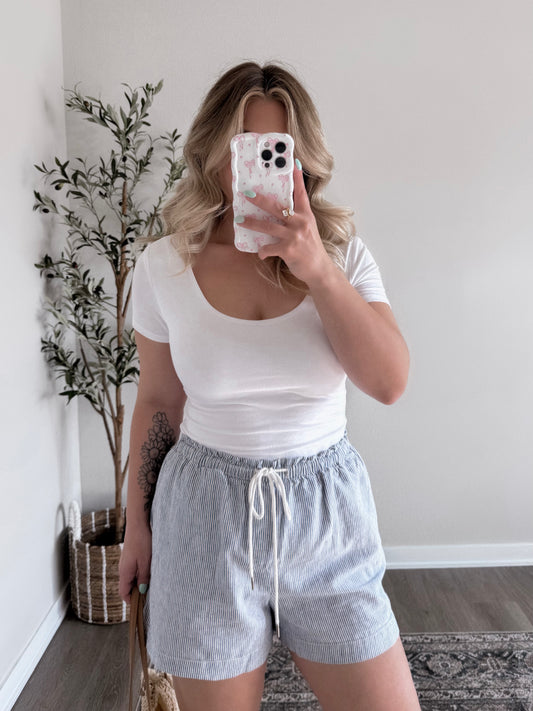 Essential Scoop Neck Short Sleeve / White