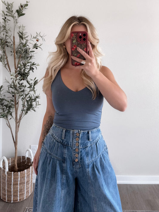 Essential V-Neck Tank / Denim Blue