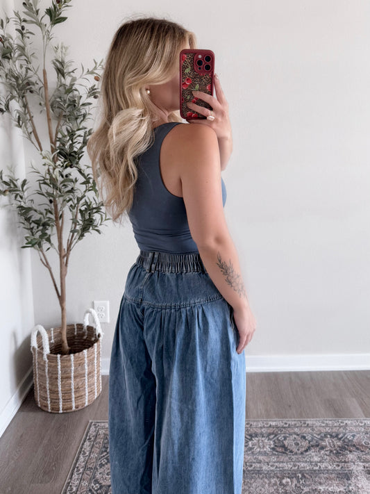 Essential V-Neck Tank / Denim Blue