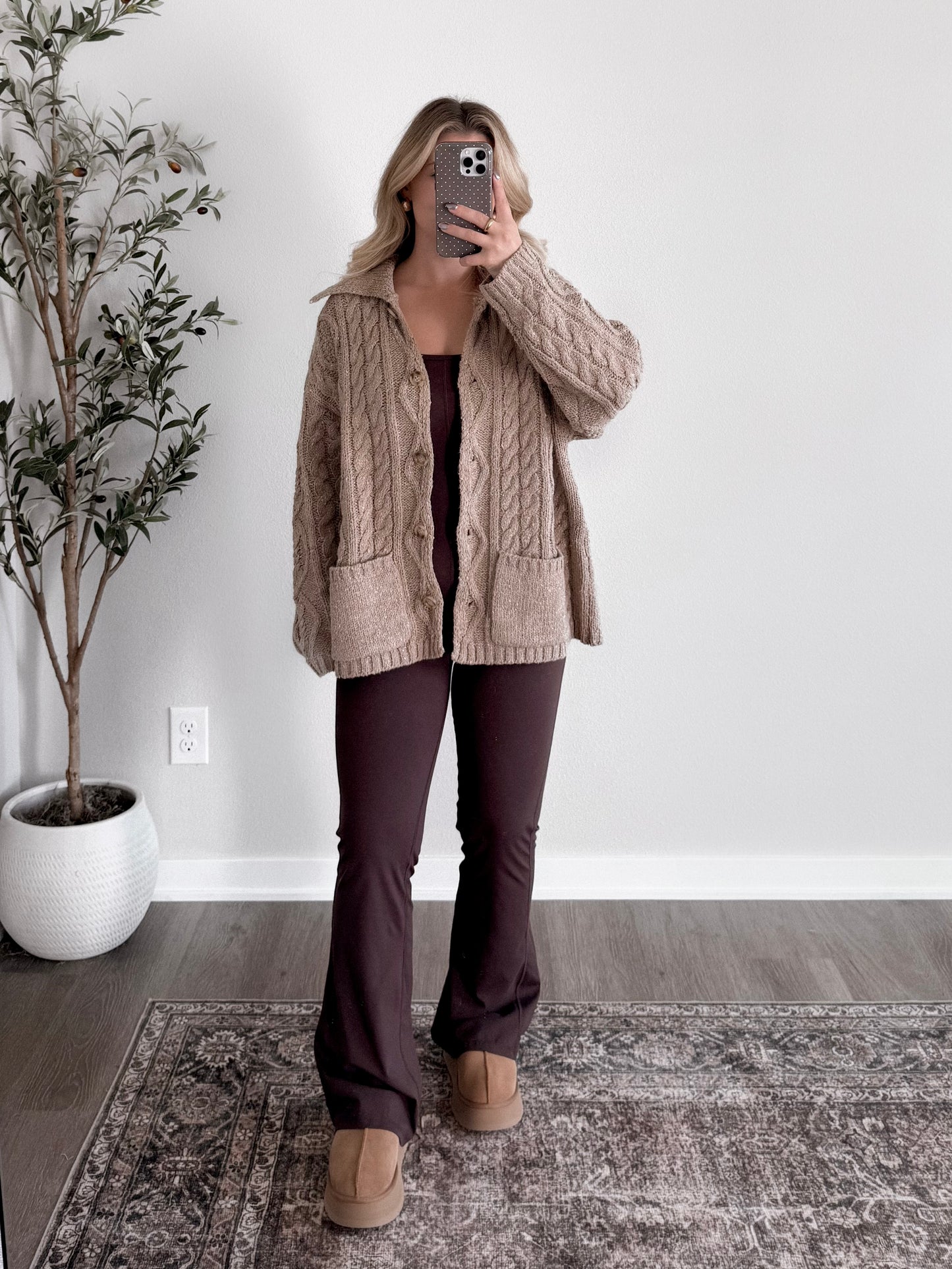 Hearth Cable Knit Cardigan / Lt Mocha