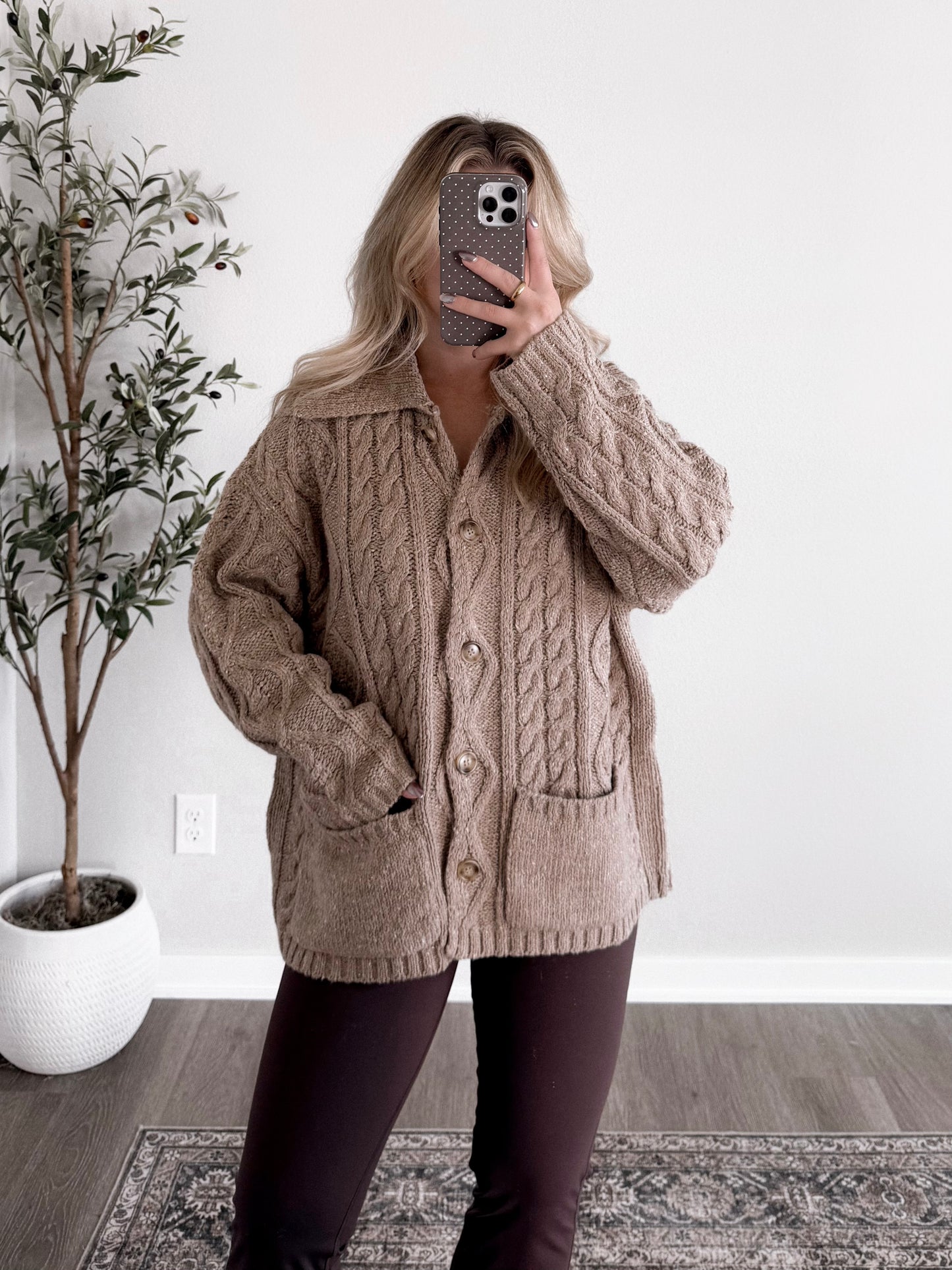 Hearth Cable Knit Cardigan / Lt Mocha