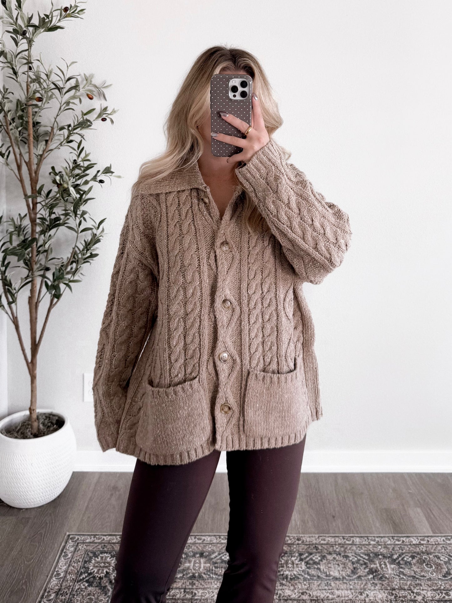 Hearth Cable Knit Cardigan / Lt Mocha