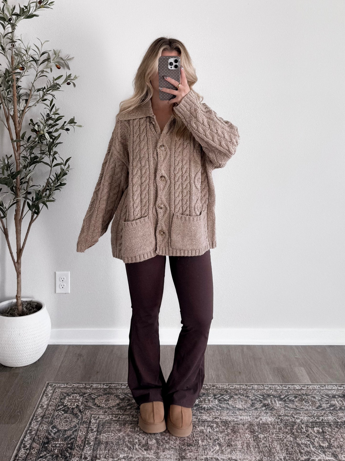 Hearth Cable Knit Cardigan / Lt Mocha