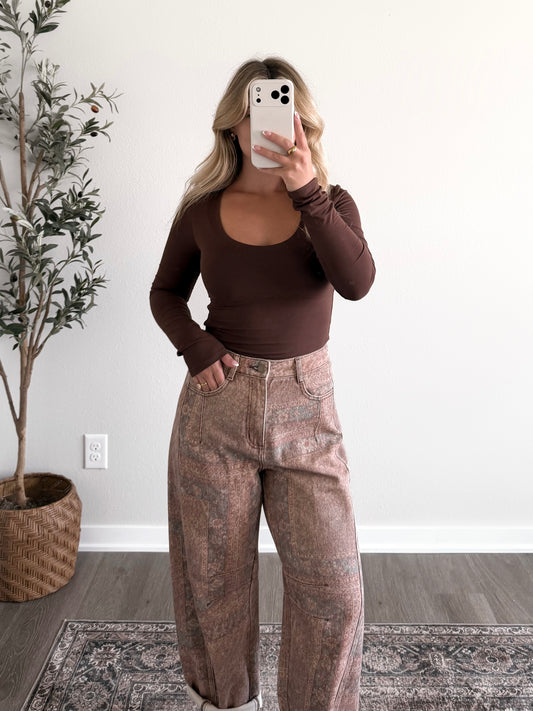 Essential Scoop Neck Top / Brown