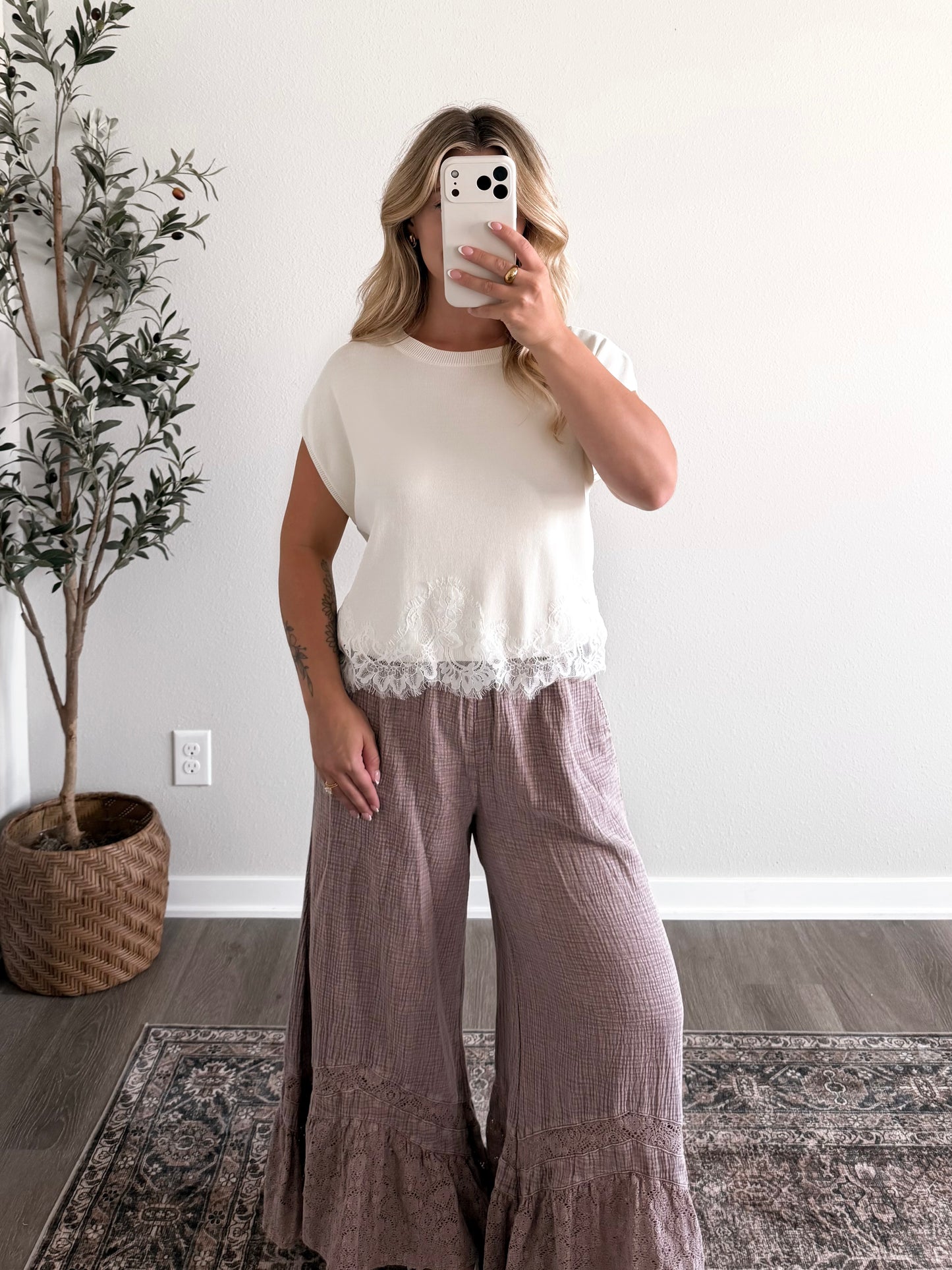 Welcome Back Lace Hem Top / Ivory