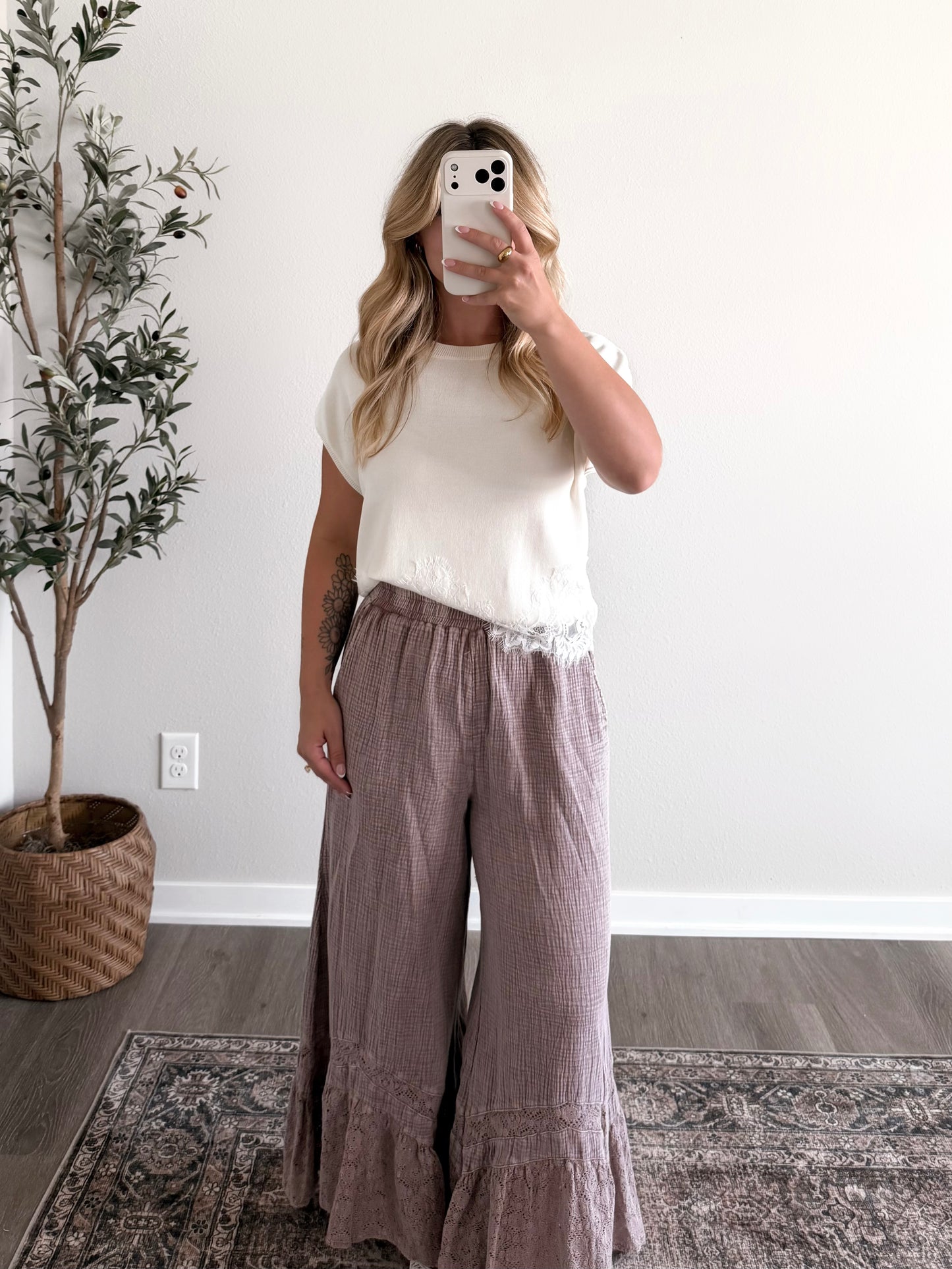 Welcome Back Lace Hem Top / Ivory