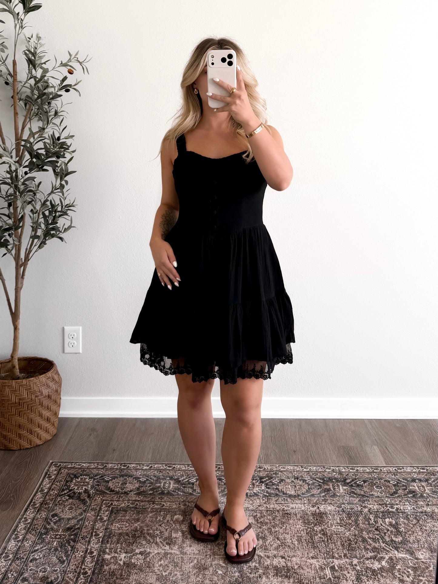 Chic Summer Lace Dress / Black