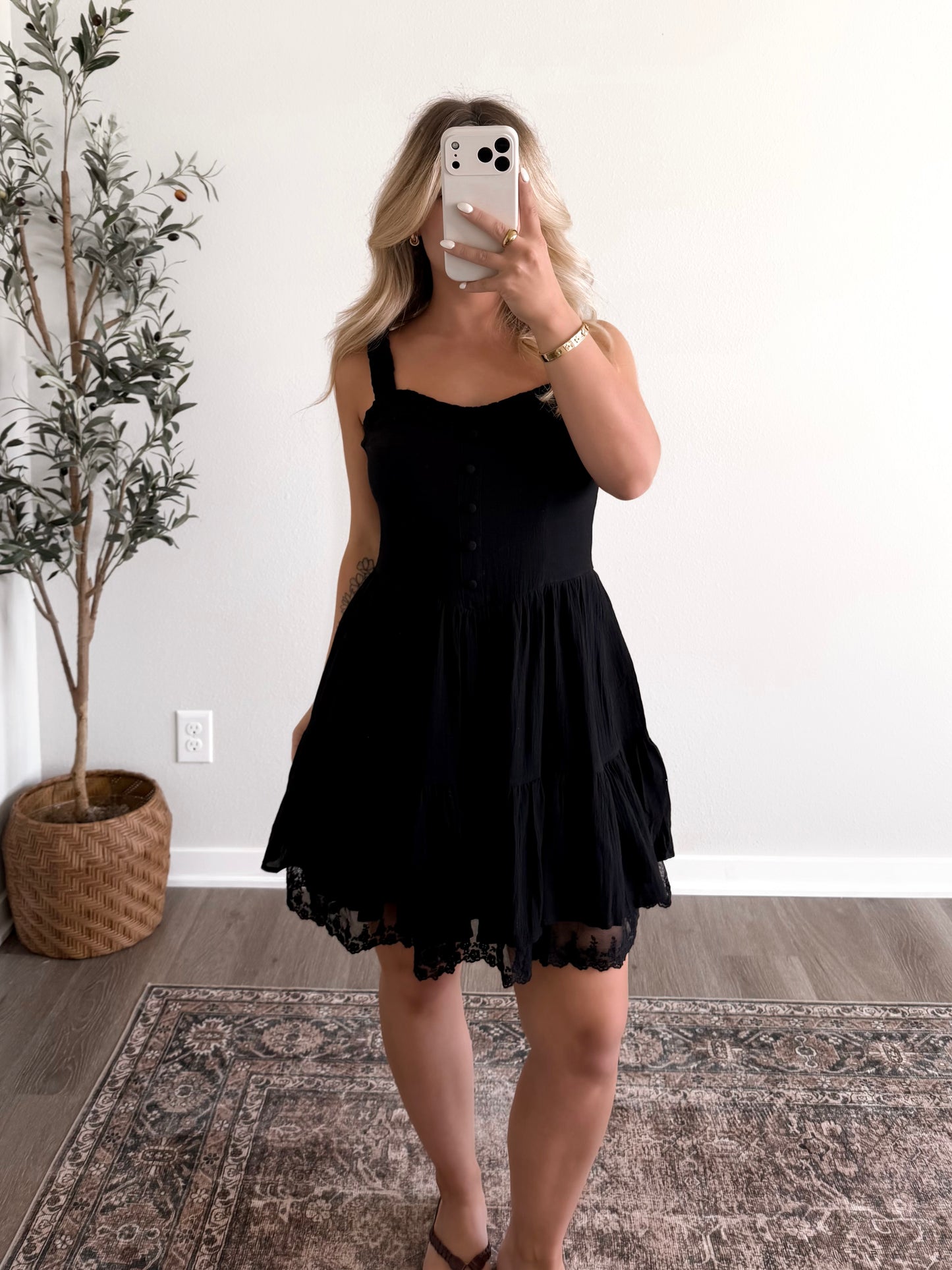 Chic Summer Lace Dress / Black