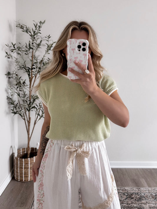 Outlined Knit Sweater / Light Green