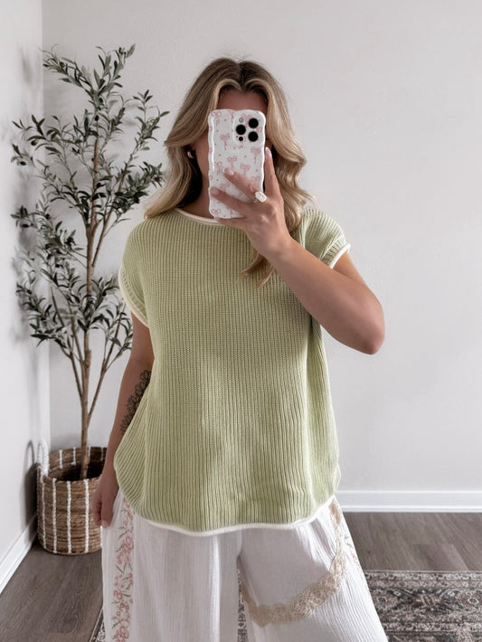 Outlined Knit Sweater / Light Green