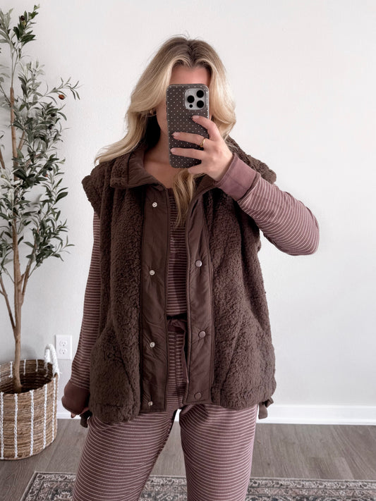 Warm & Cozy Sherpa Vest / Dark Coco