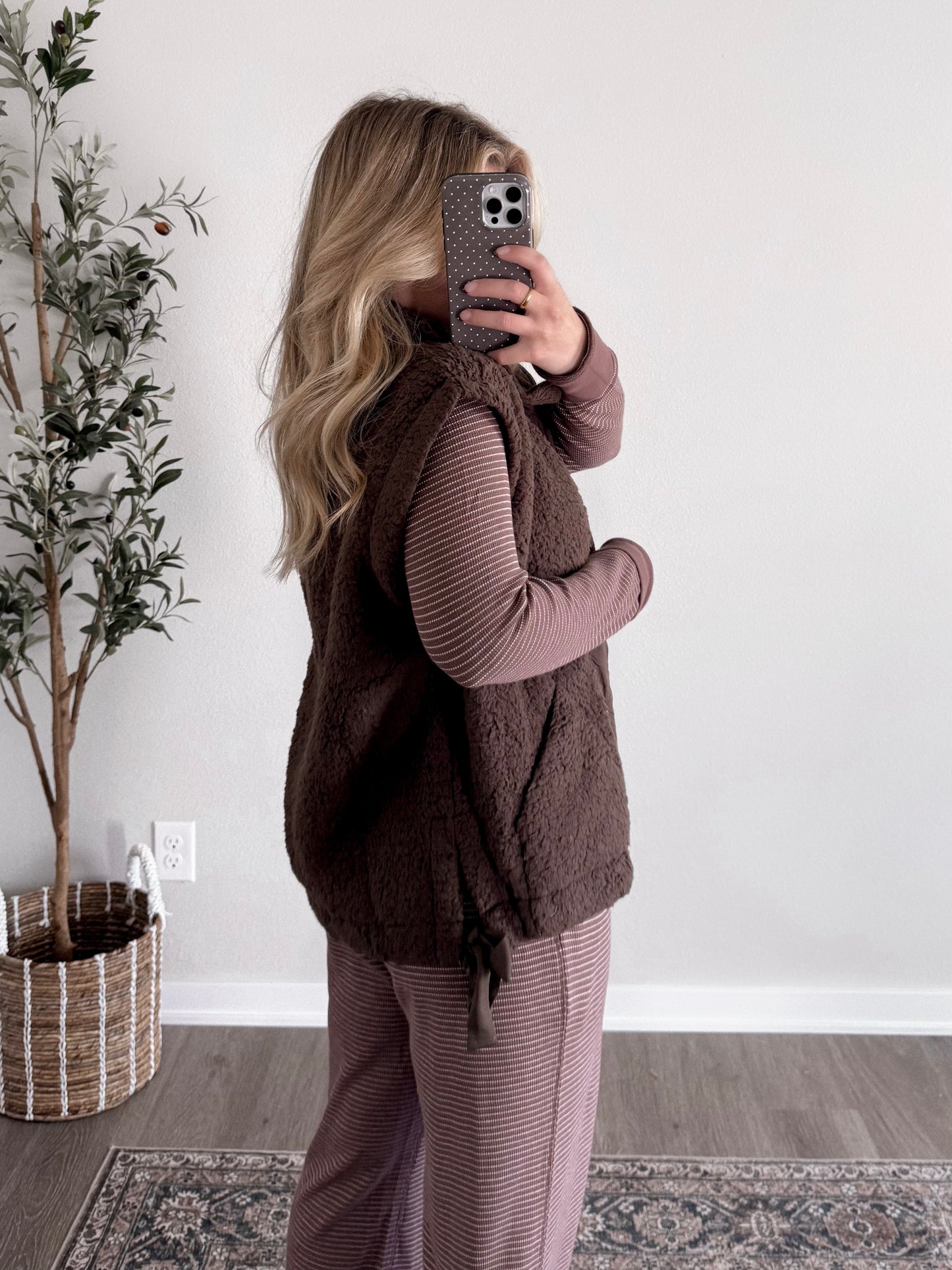 Warm & Cozy Sherpa Vest / Dark Coco