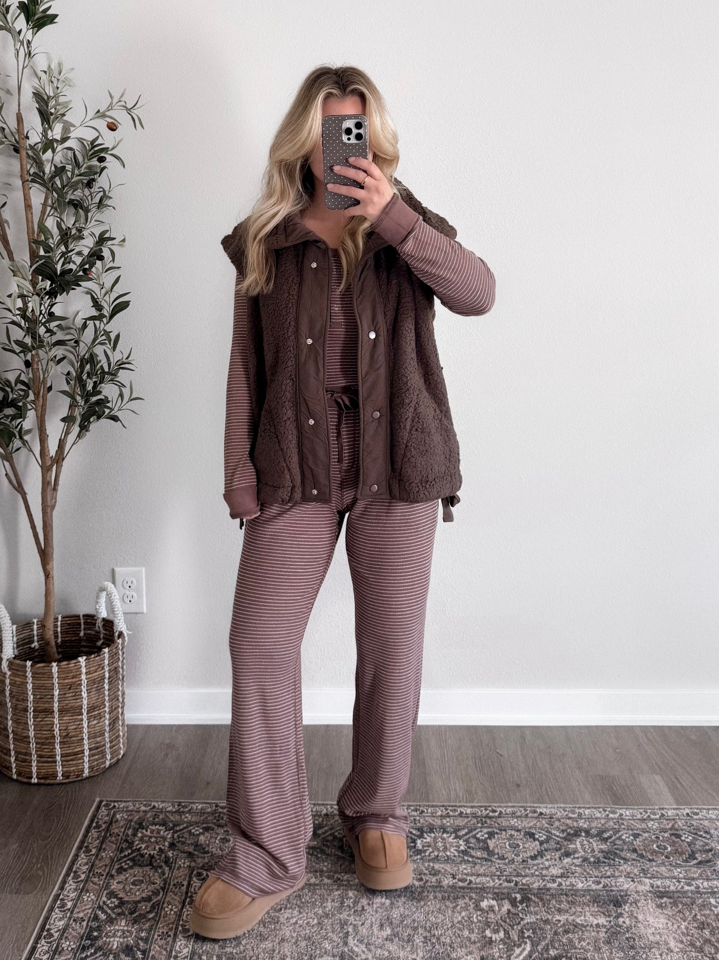 Warm & Cozy Sherpa Vest / Dark Coco