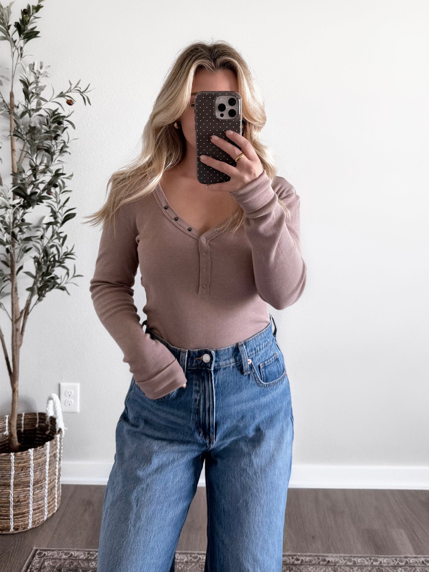 Classic Snap Button Henley / Lt Mocha