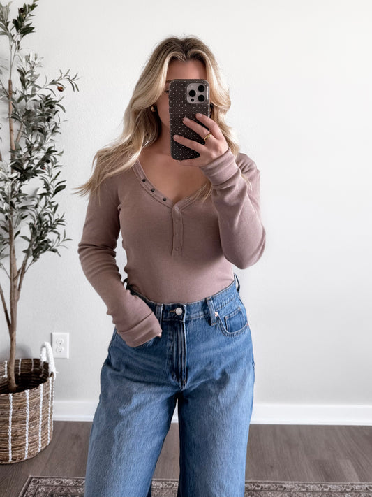 Classic Snap Button Henley / Lt Mocha