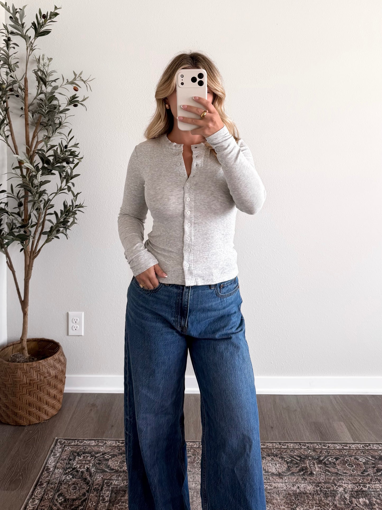 Simple Button Top / Lt Grey