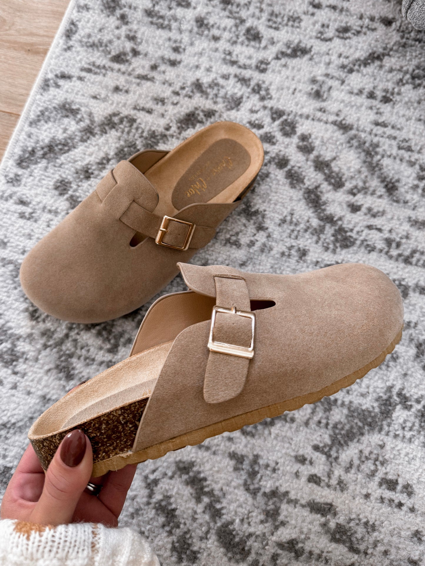 Kalina Buckle Stap Clog / Suede Taupe